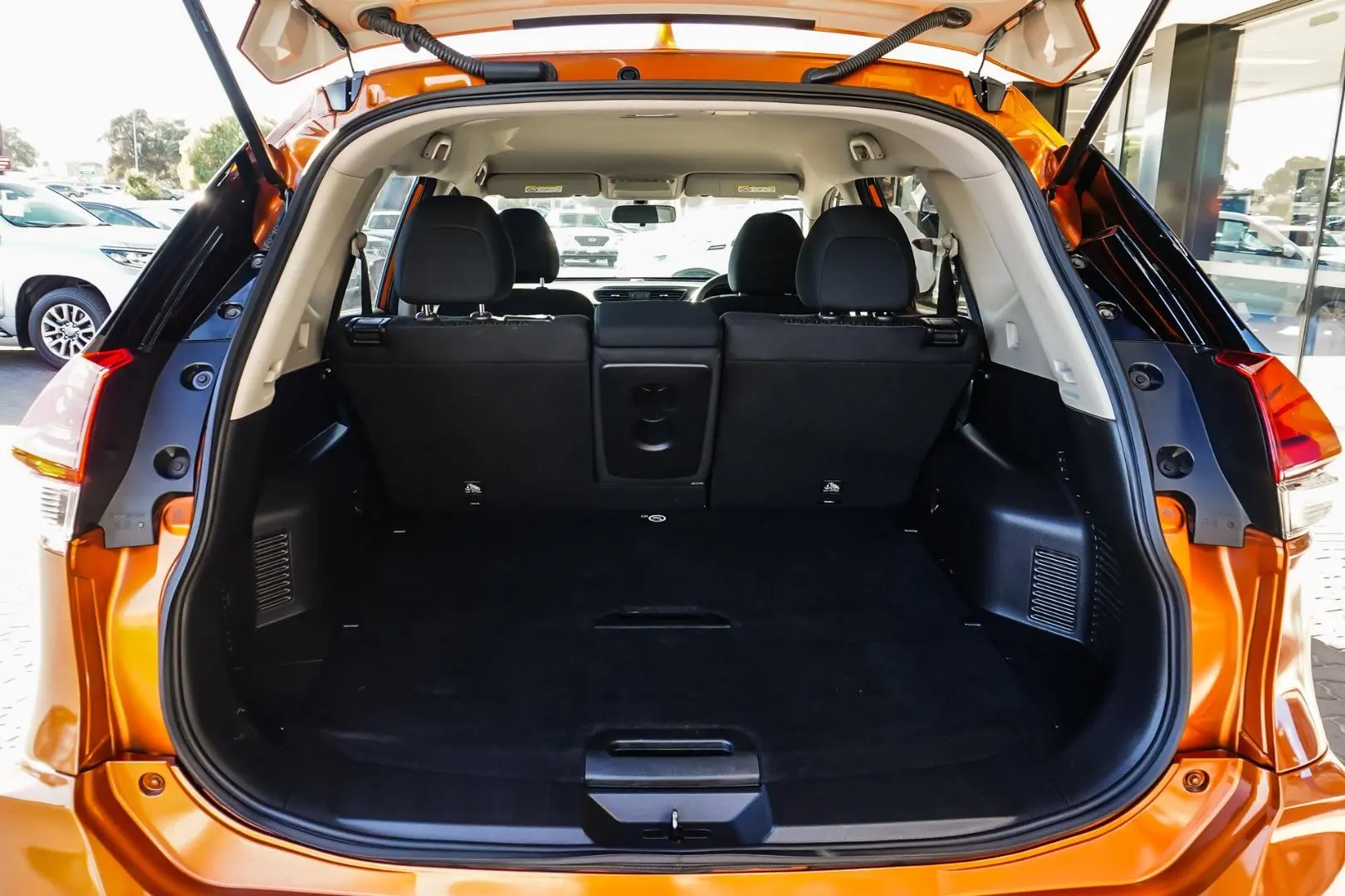 2018 Nissan X-TRAIL Gallery Image 9