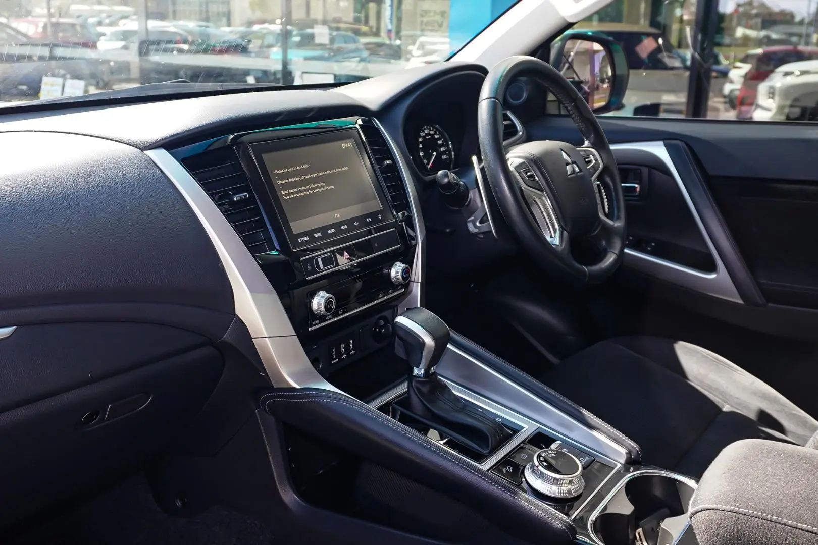 2021 Mitsubishi Pajero Sport Gallery Image 11