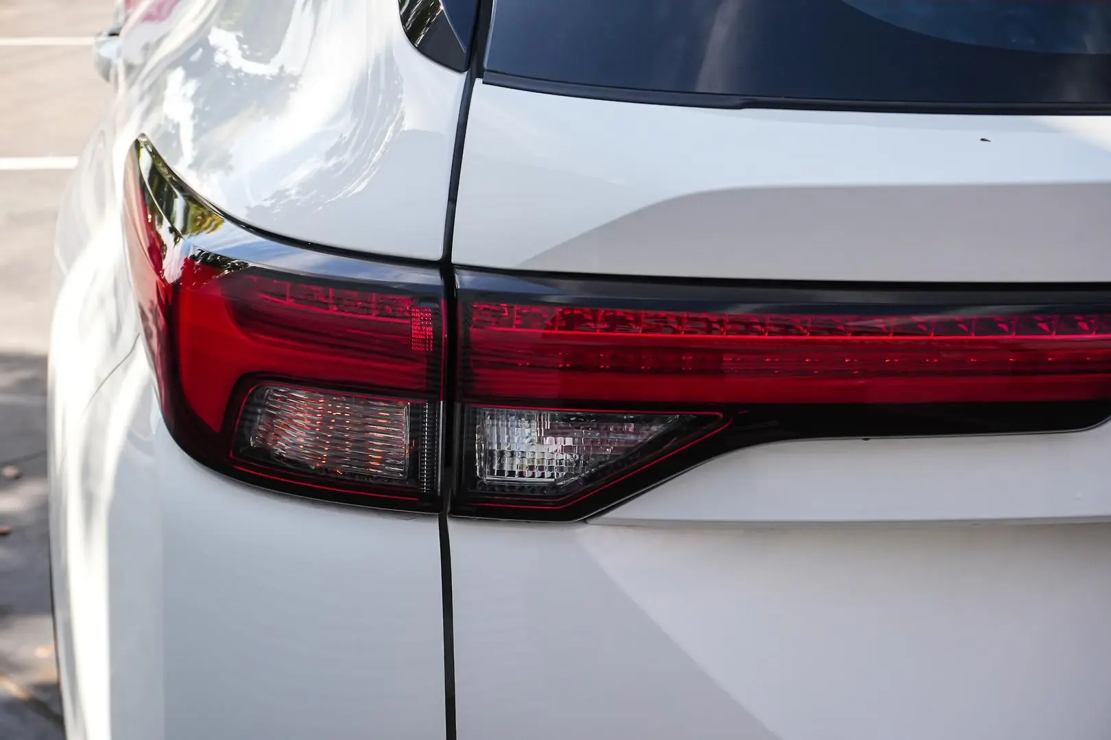 2022 Mitsubishi Outlander Gallery Image 8