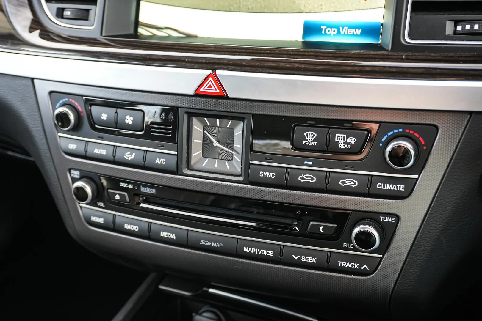 2014 Hyundai Genesis Gallery Image 22