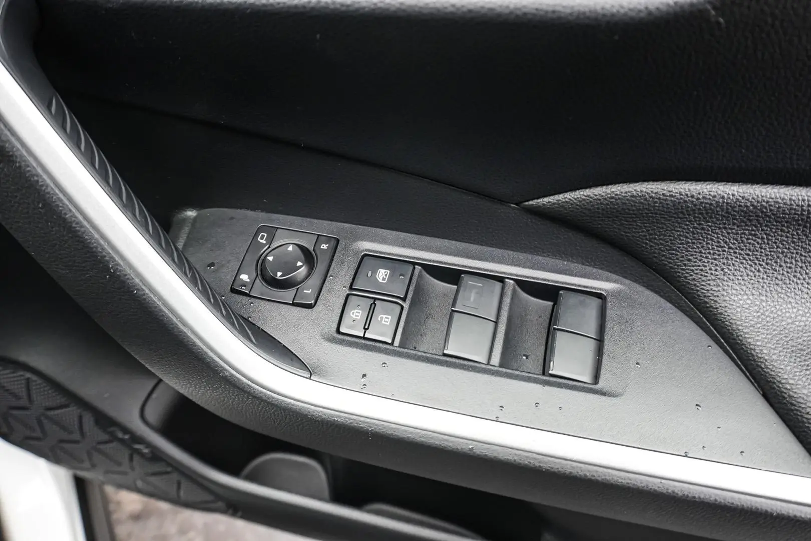 2024 Toyota RAV4 Gallery Image 19