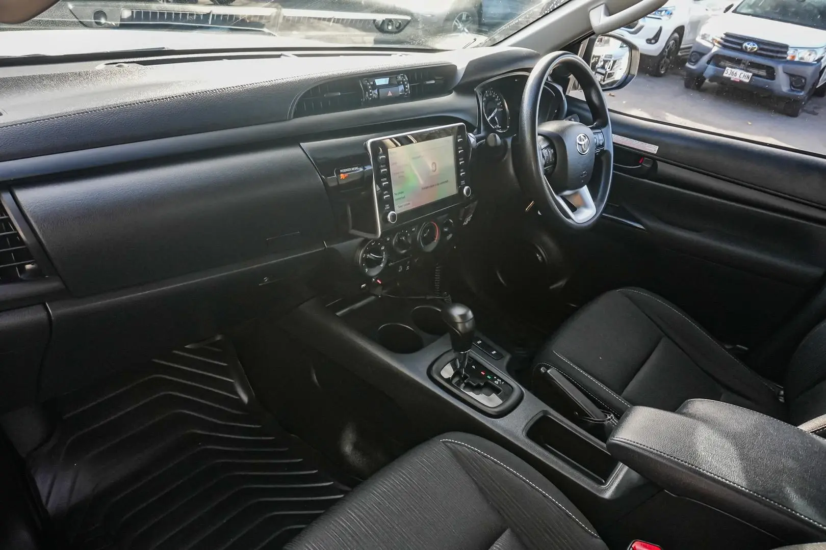 2022 Toyota Hilux Gallery Image 9