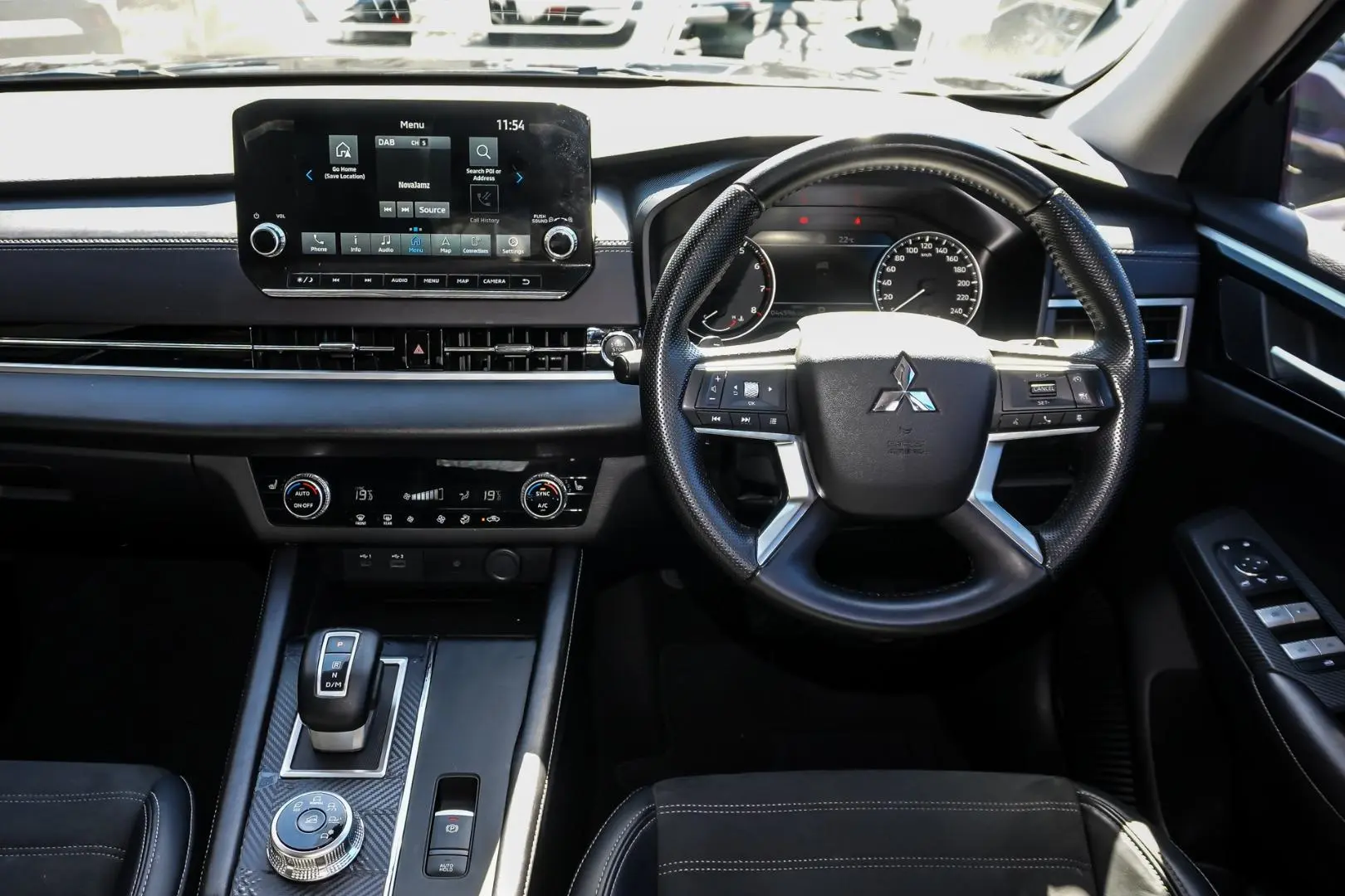 2024 Mitsubishi Outlander Gallery Image 8