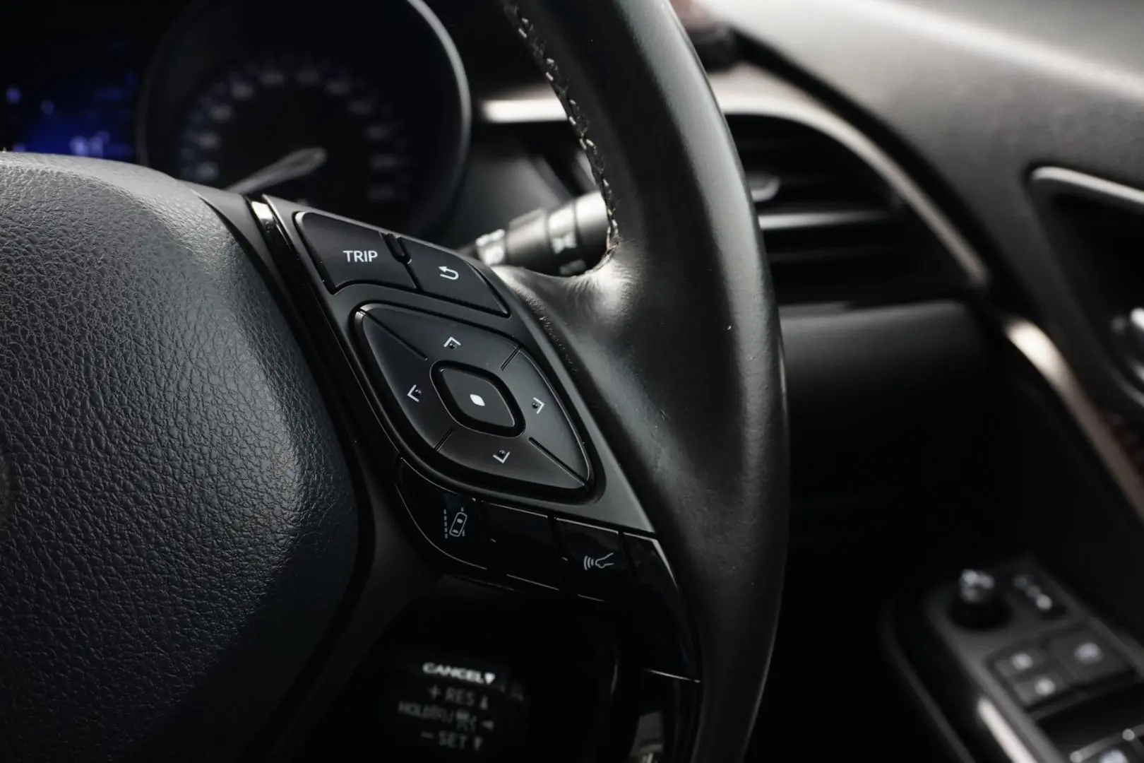 2018 Toyota C-HR Gallery Image 21