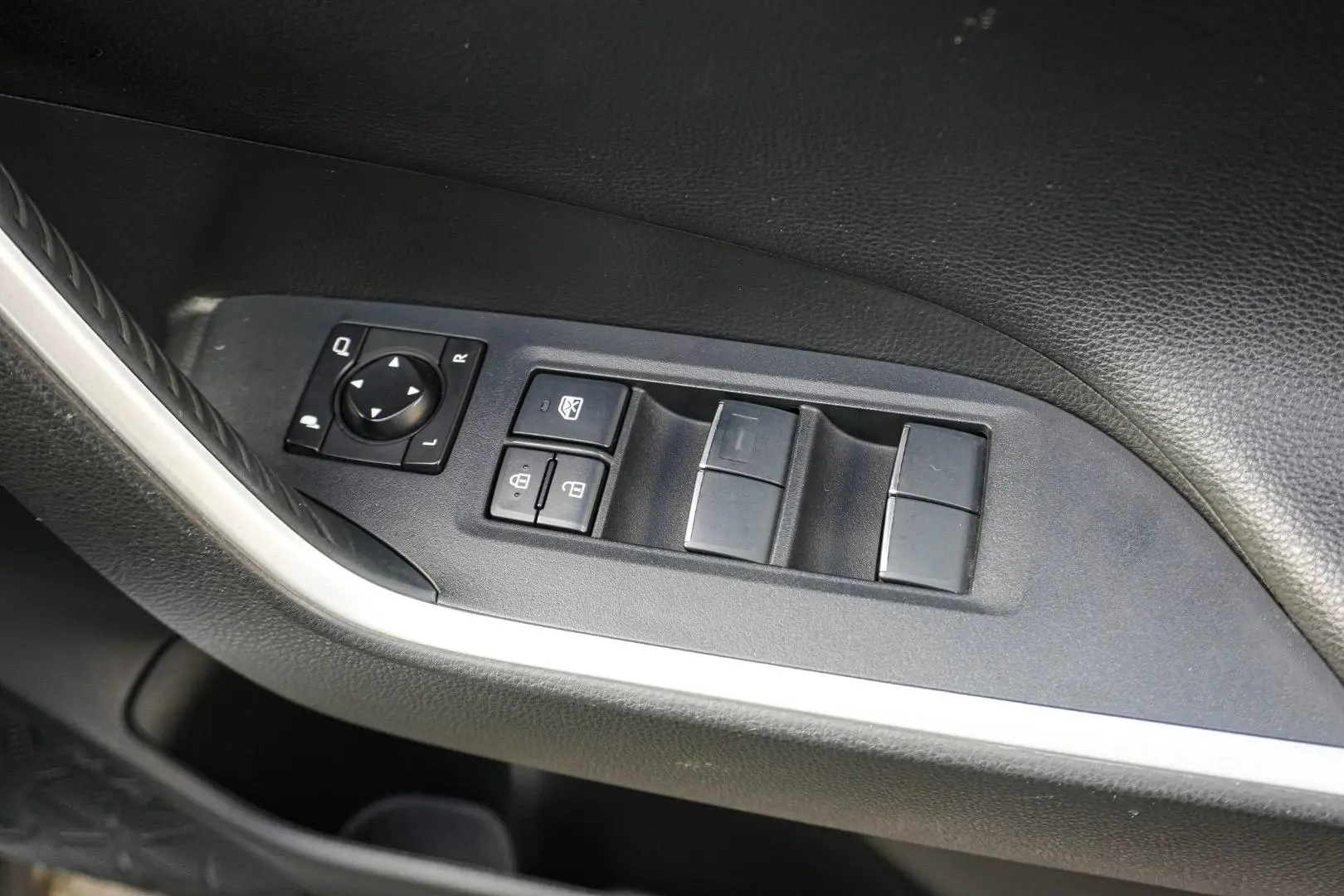2020 Toyota RAV4 Gallery Image 19