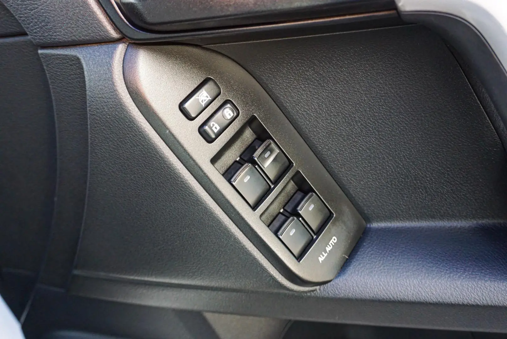 2021 Toyota Landcruiser Prado Gallery Image 16