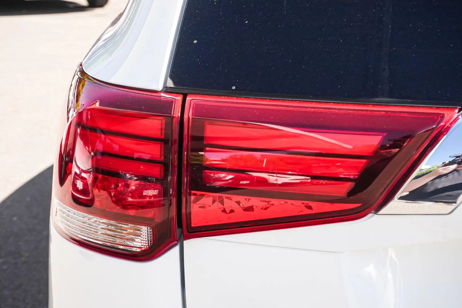 2016 Mitsubishi Outlander Gallery Image 14