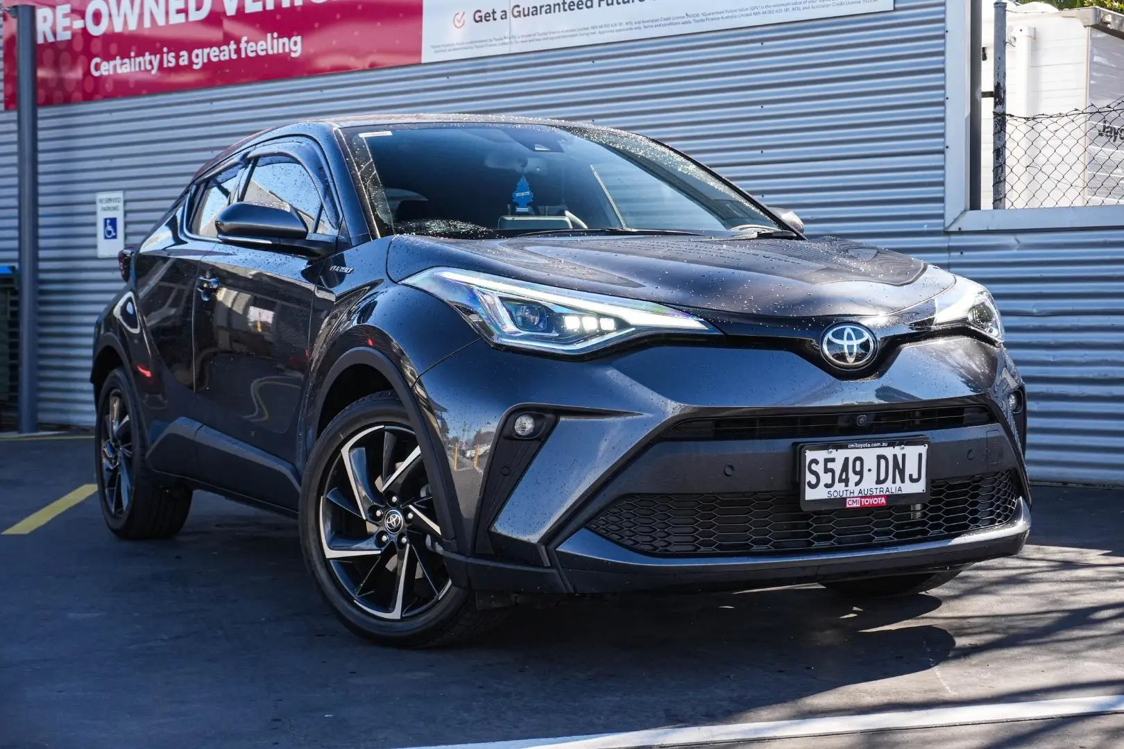 2020 Toyota C-HR Gallery Image 2