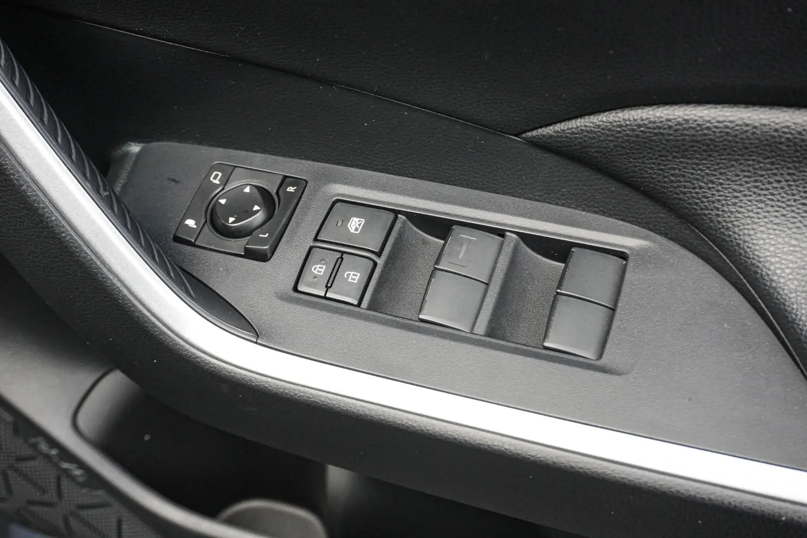 2022 Toyota RAV4 Gallery Image 17