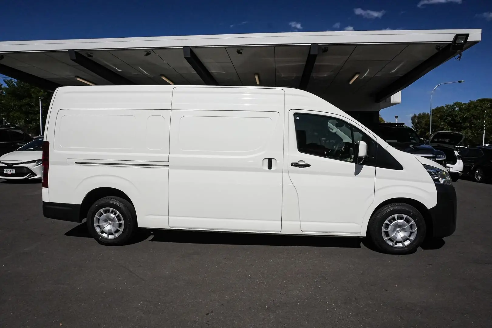 2022 Toyota Hiace Gallery Image 4