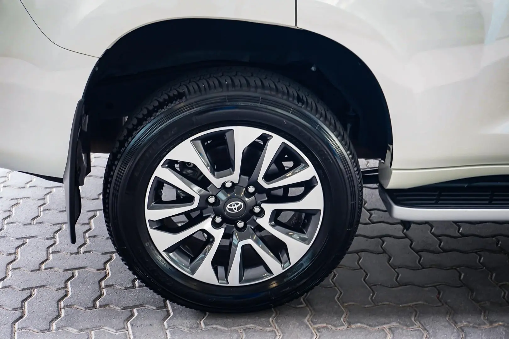 2022 Toyota Landcruiser Prado Gallery Image 16