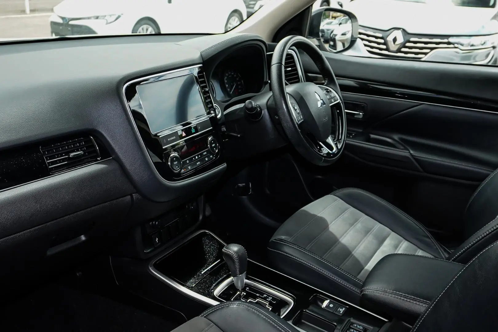 2018 Mitsubishi Outlander Gallery Image 11