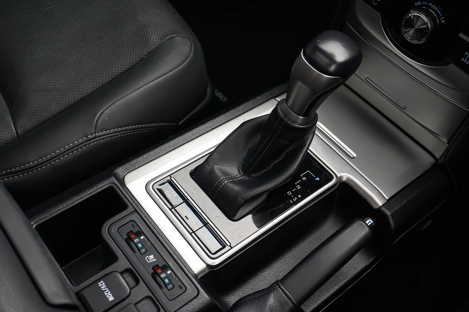 2022 Toyota Landcruiser Prado Gallery Image 18
