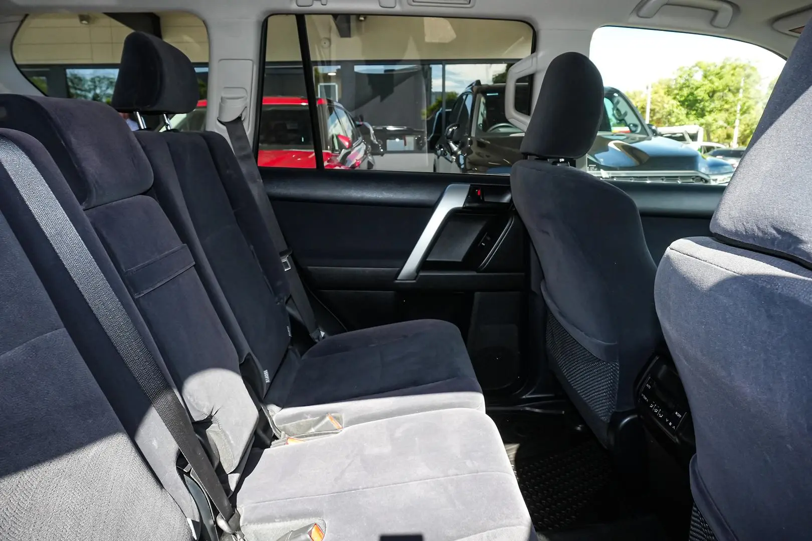 2016 Toyota Landcruiser Prado Gallery Image 14