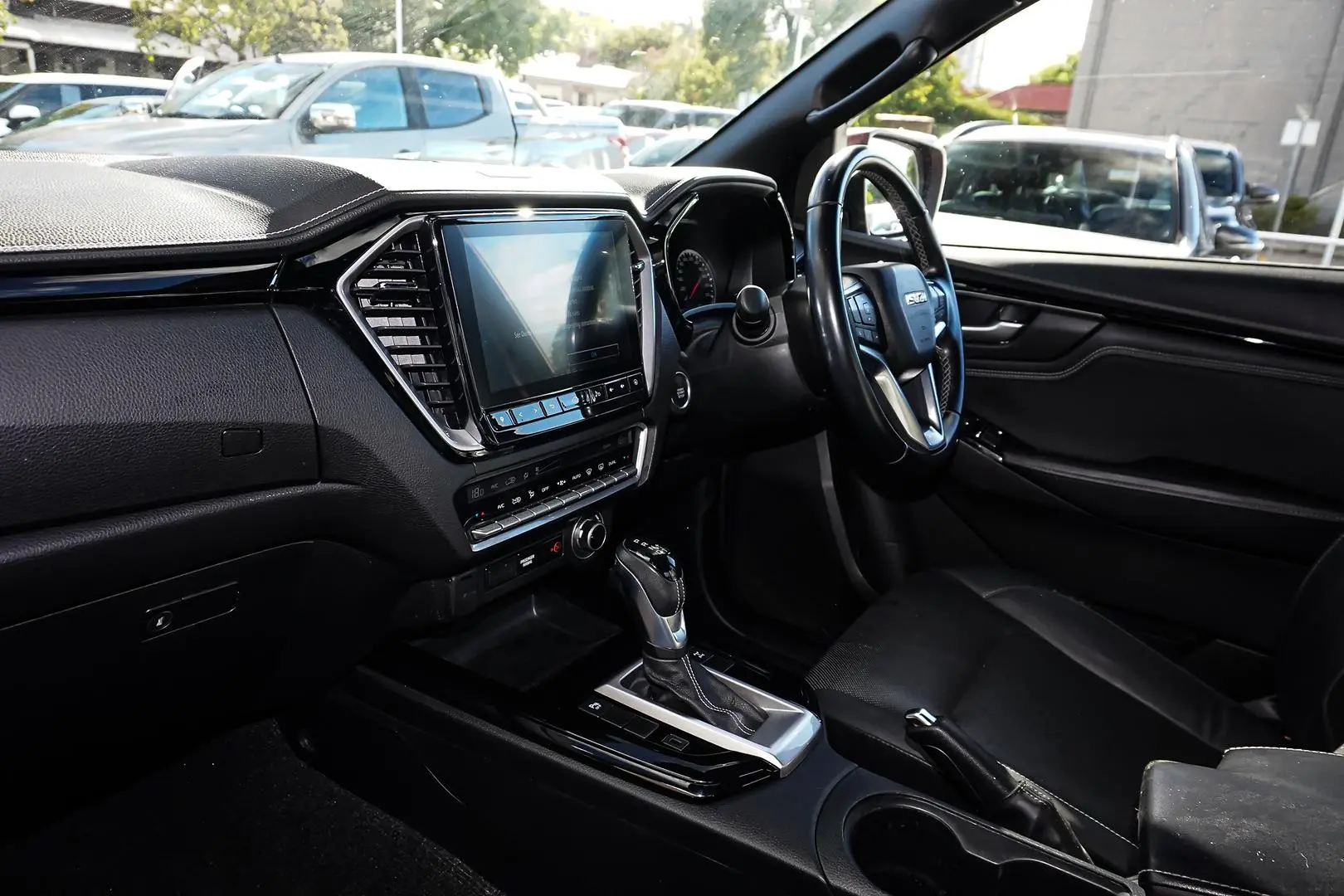 2021 Isuzu D-MAX Gallery Image 9