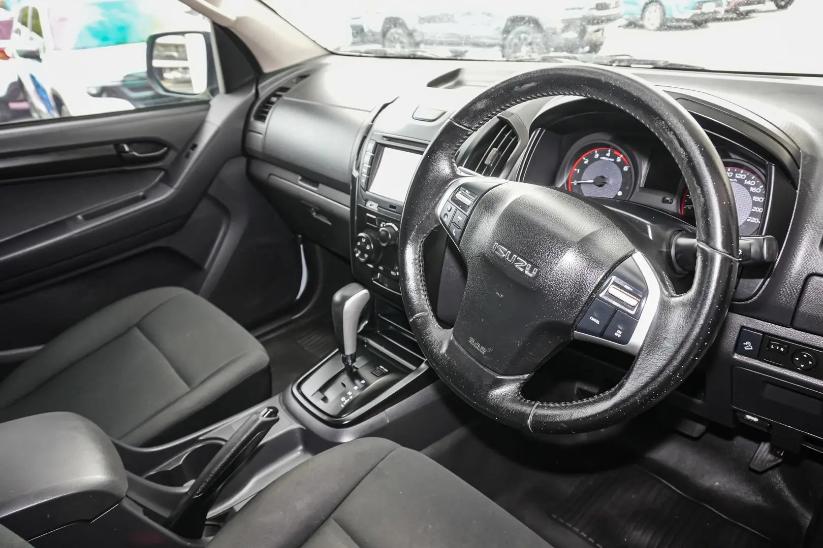 2018 Isuzu D-MAX Gallery Image 16