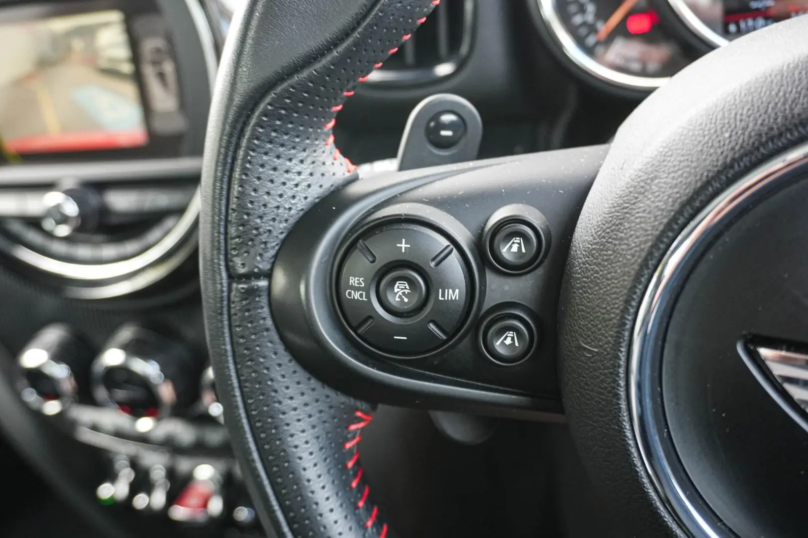 2017 MINI Countryman Gallery Image 20