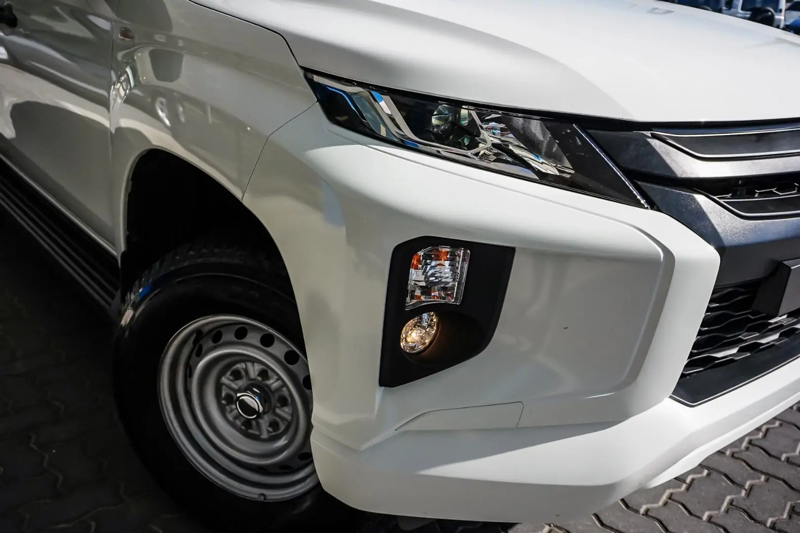 2023 Mitsubishi Triton Gallery Image 13