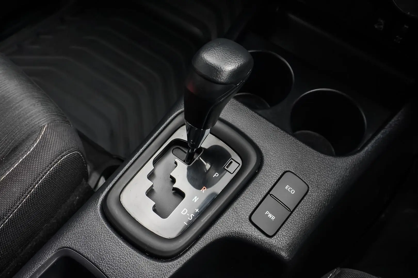 2022 Toyota Hilux Gallery Image 17