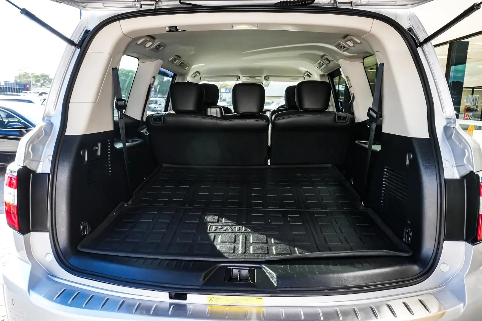2021 Nissan Patrol Gallery Image 11