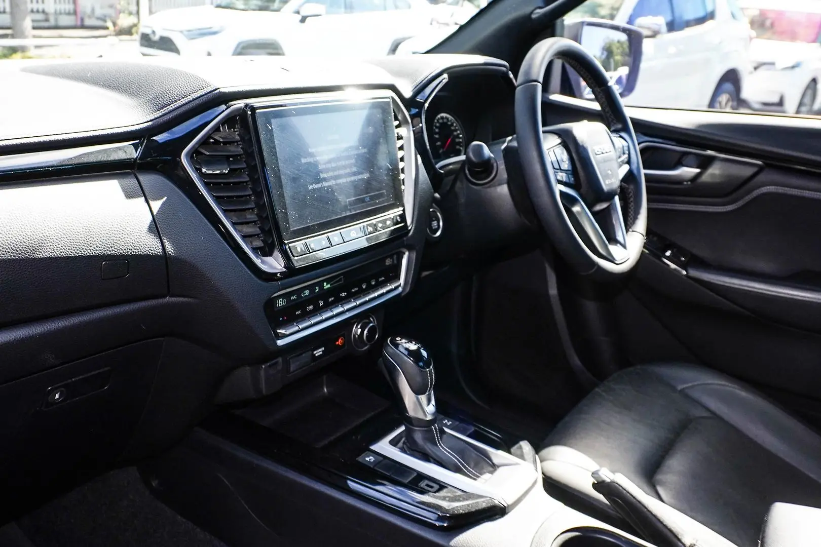 2021 Isuzu D-MAX Gallery Image 10