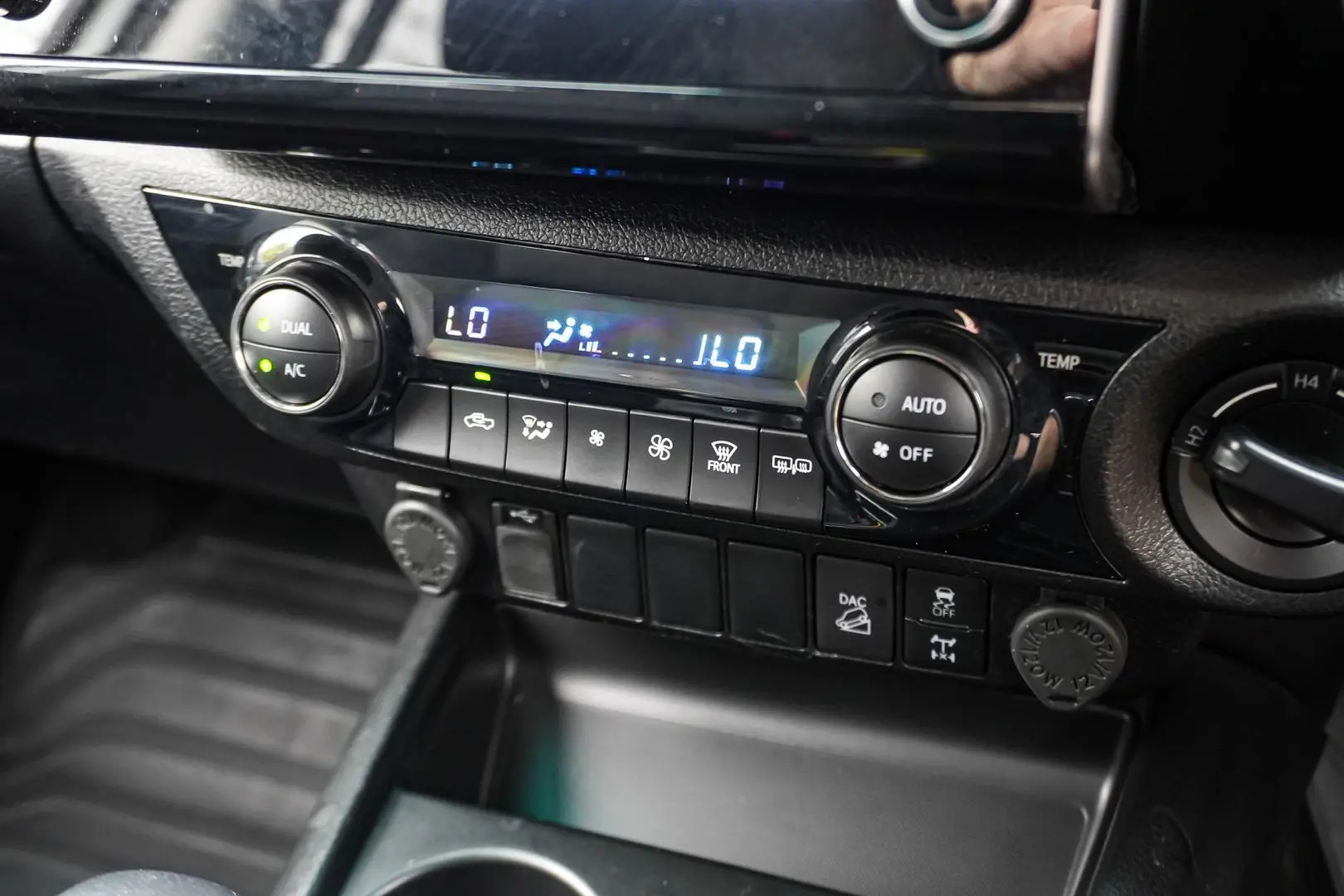 2022 Toyota Hilux Gallery Image 23