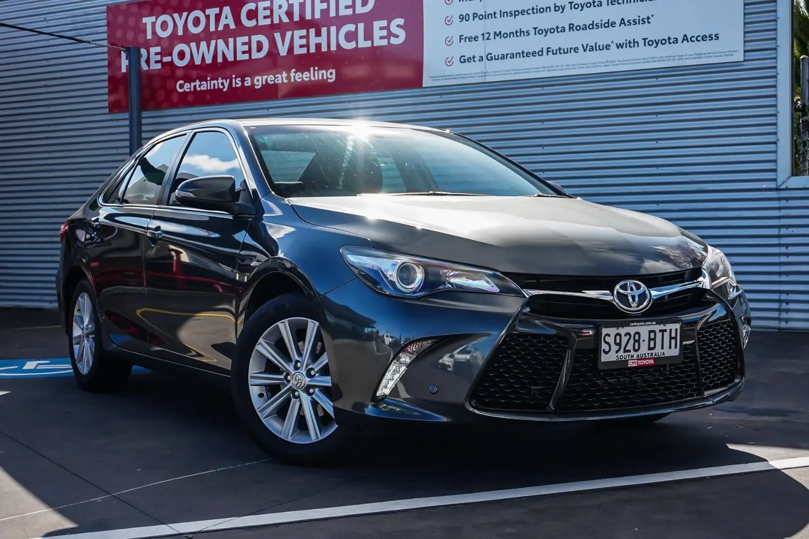 2017 Toyota Camry Gallery Image 1