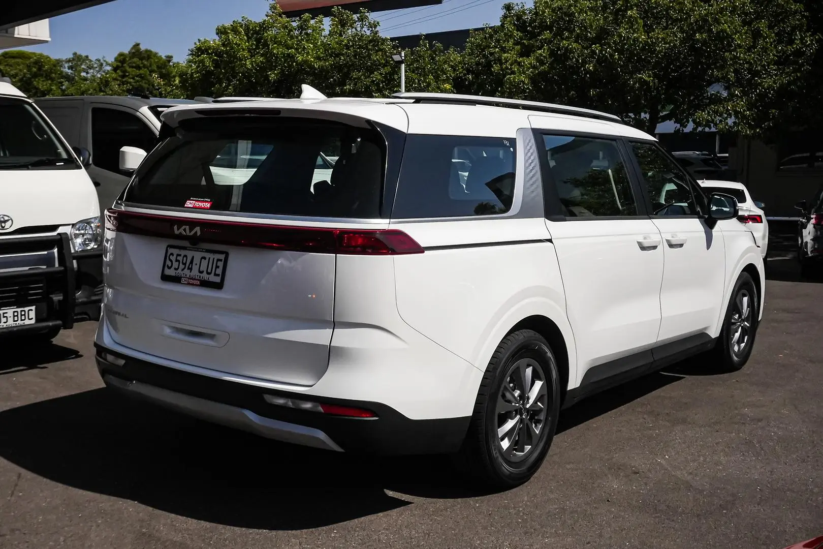 2022 Kia Carnival Gallery Image 3