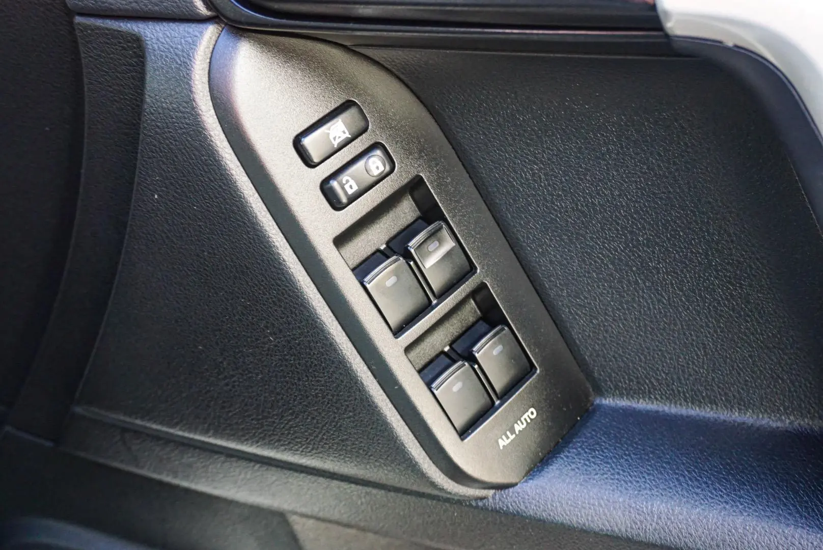 2019 Toyota Landcruiser Prado Gallery Image 16