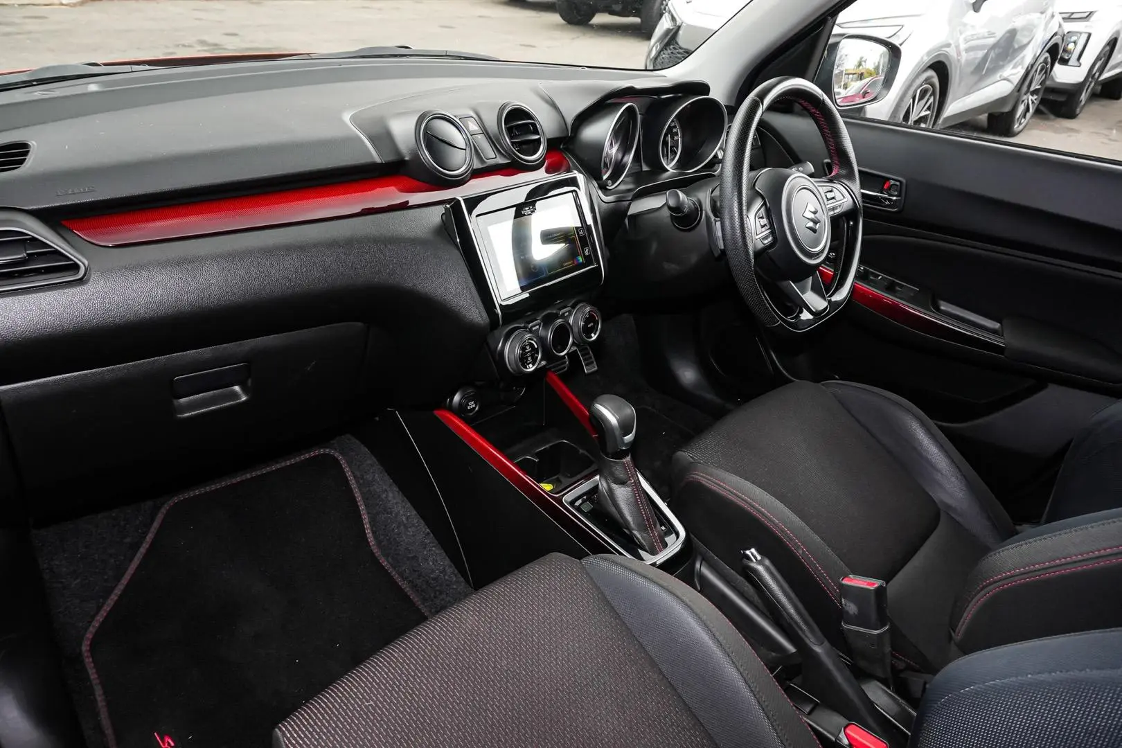 2020 Suzuki Swift Gallery Image 9