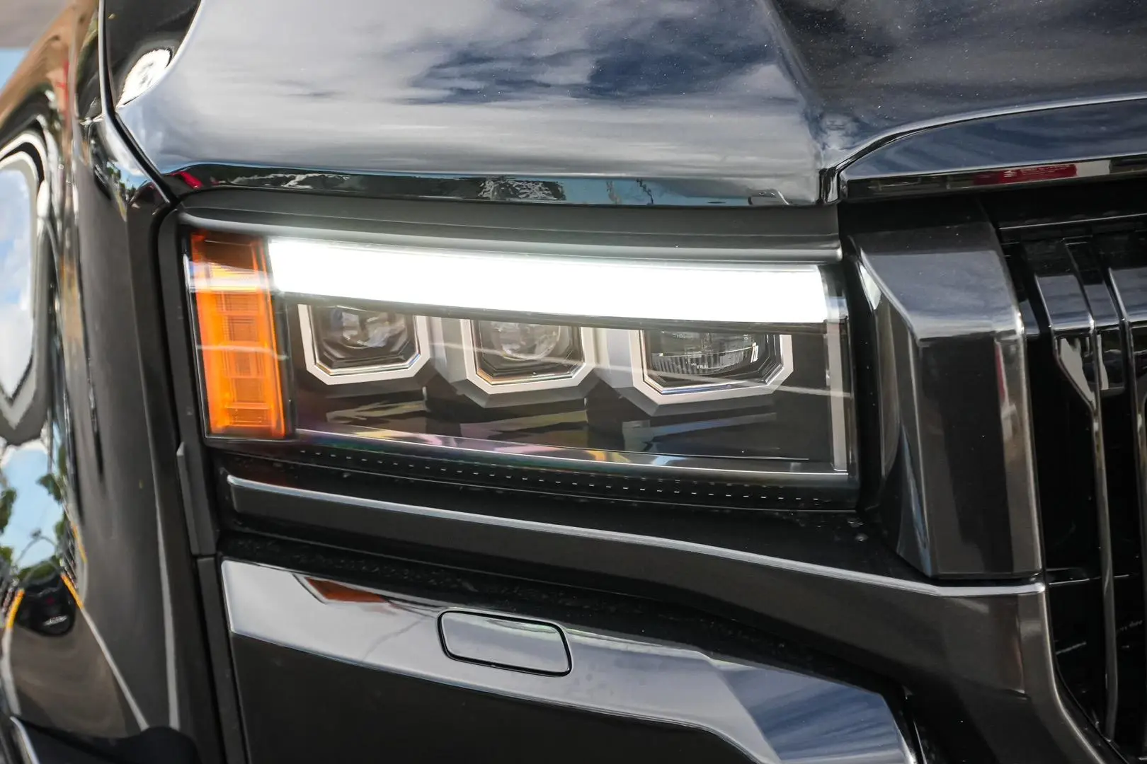 2025 Toyota Landcruiser Prado Gallery Image 12