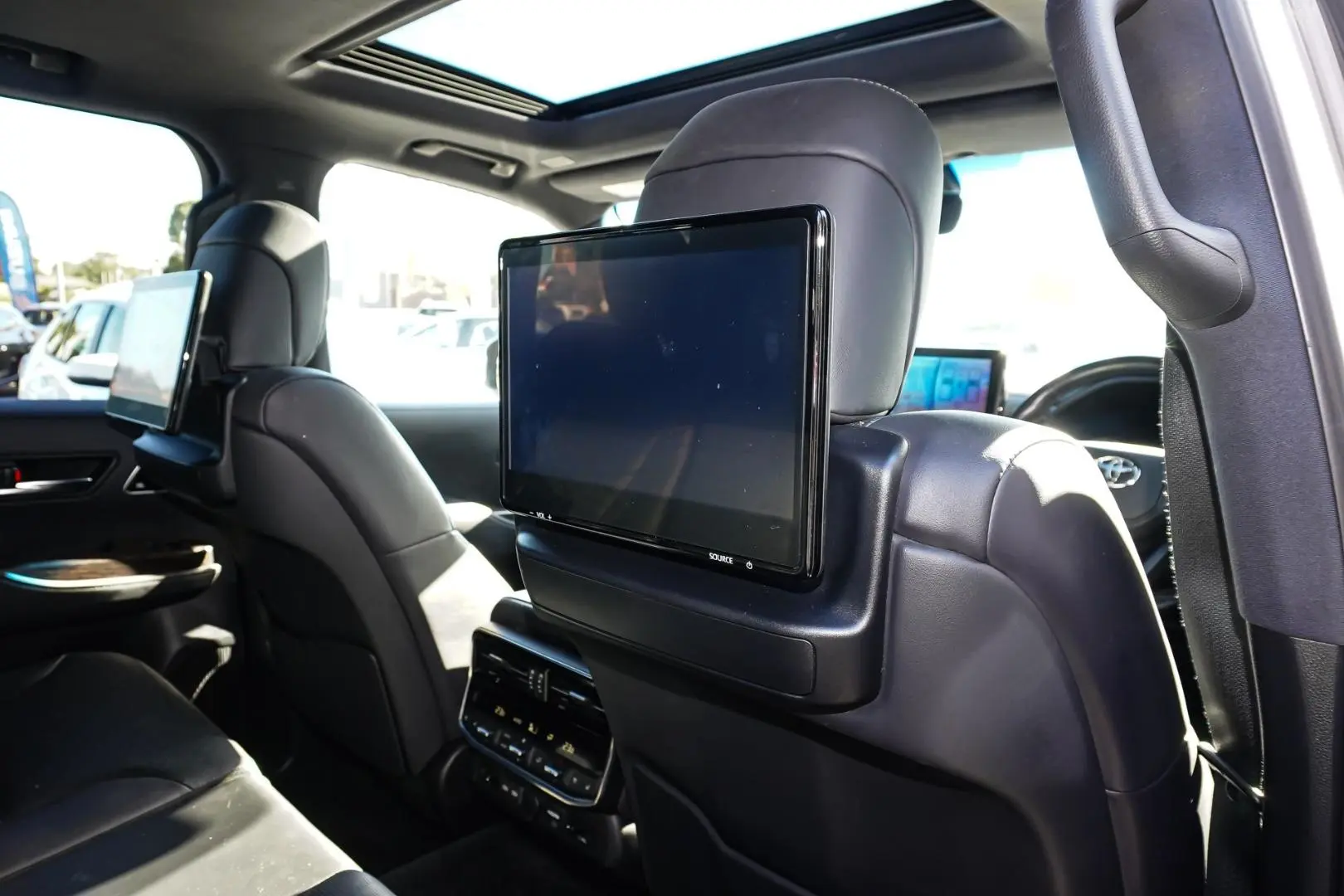 2022 Toyota Landcruiser Gallery Image 9