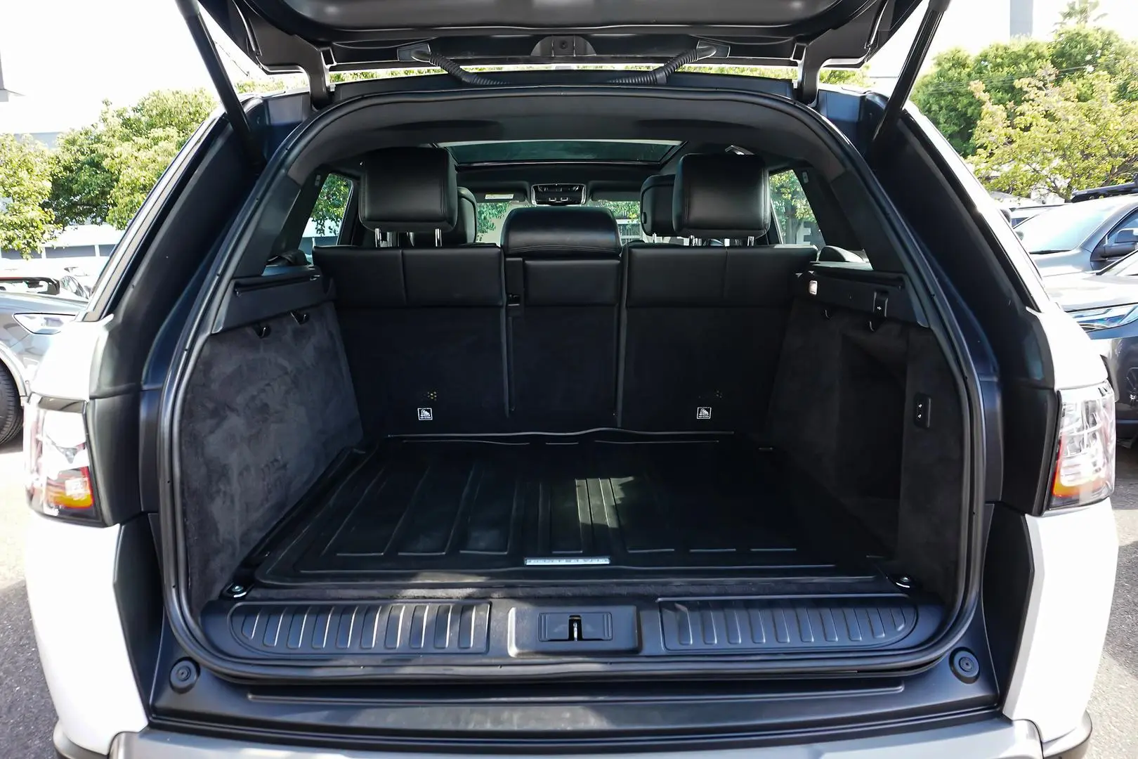 2019 Land Rover Range Rover Sport Gallery Image 9