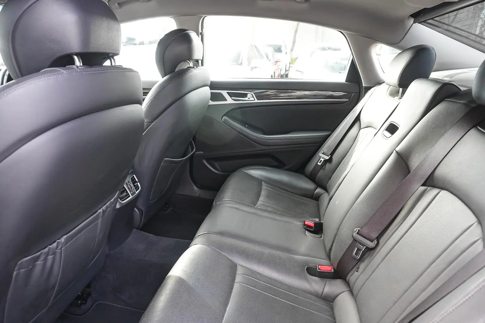 2014 Hyundai Genesis Gallery Image 8