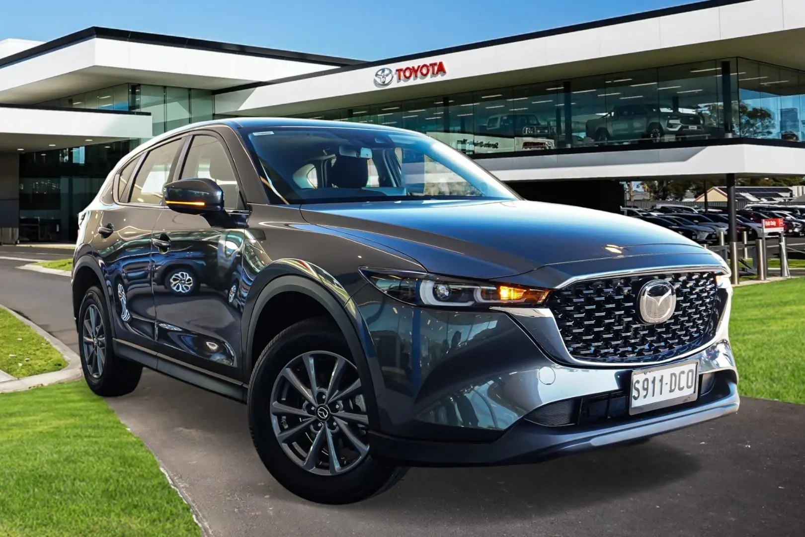 2024 Mazda CX-5 Gallery Image 1