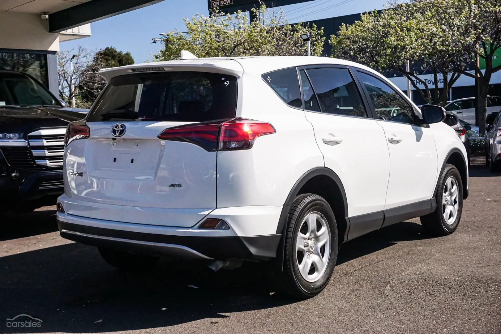 2018 Toyota RAV4 Image 2