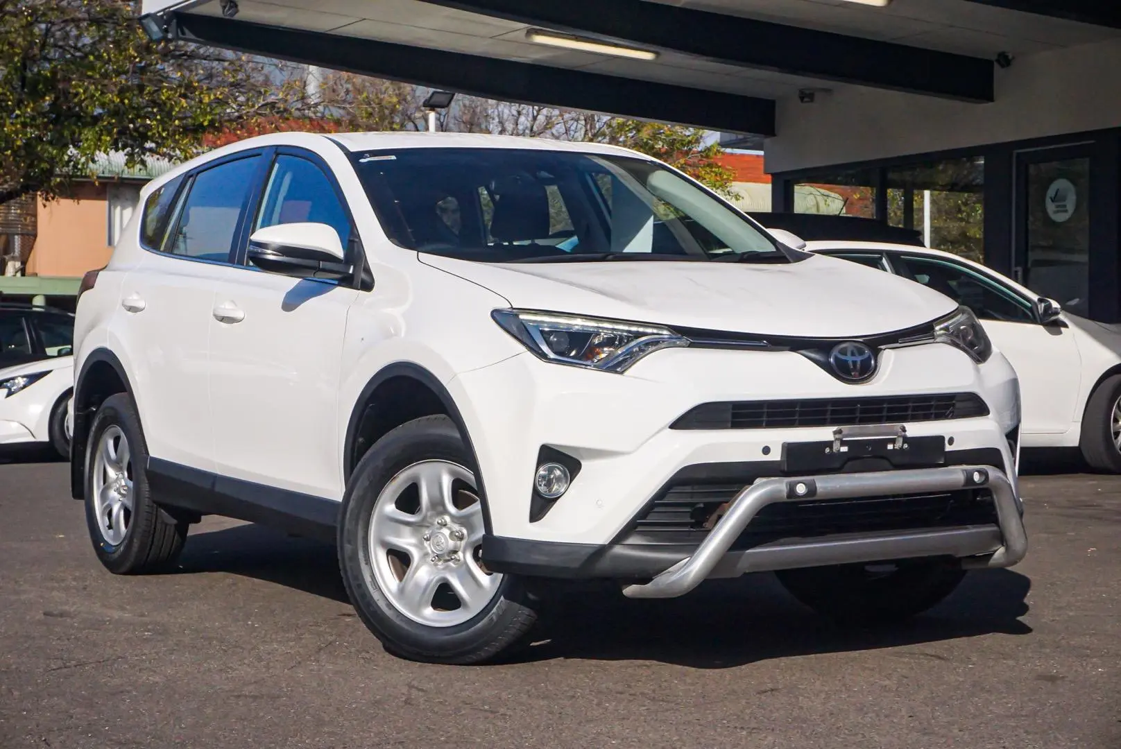 2018 Toyota RAV4 Gallery Image 2
