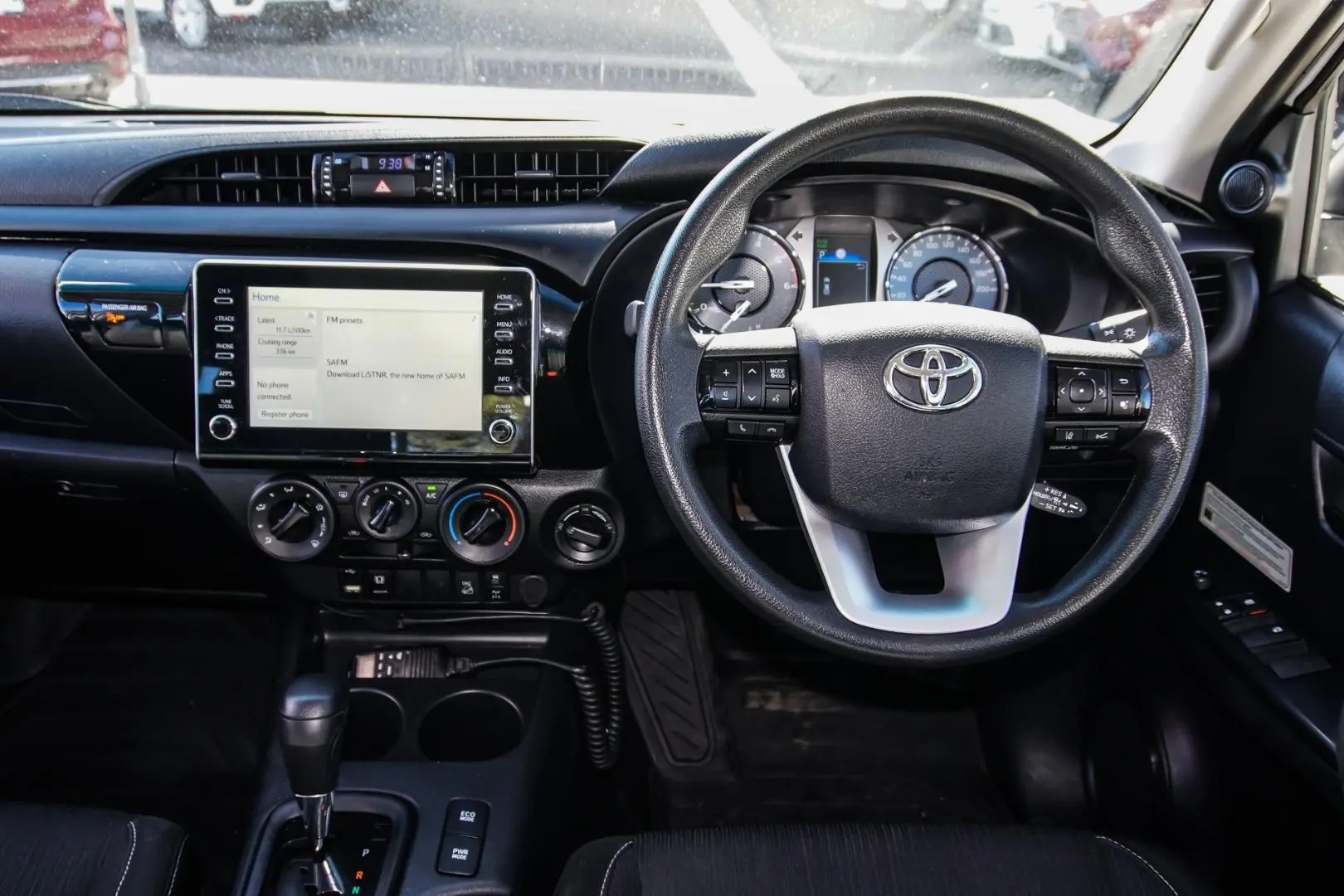 2021 Toyota Hilux Gallery Image 8