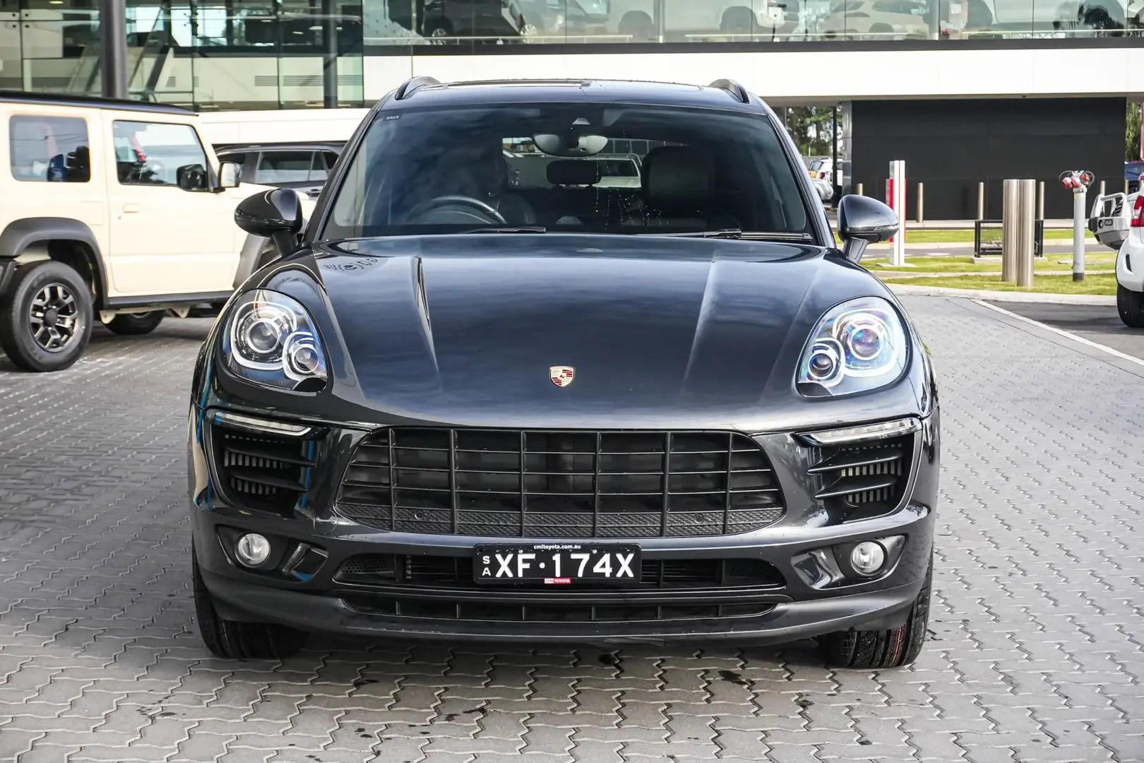 2018 Porsche Macan Gallery Image 5