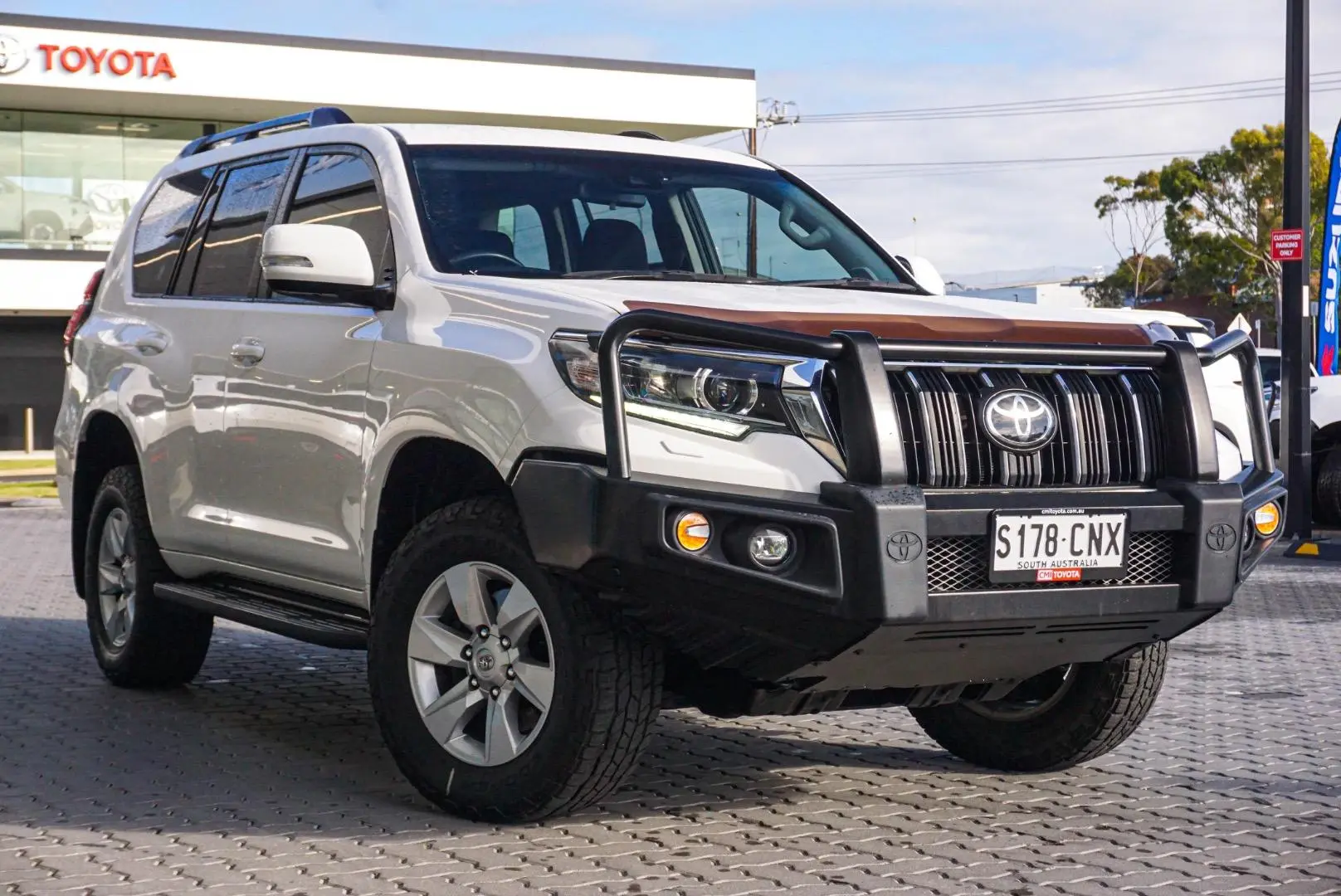 2021 Toyota Landcruiser Prado Gallery Image 2