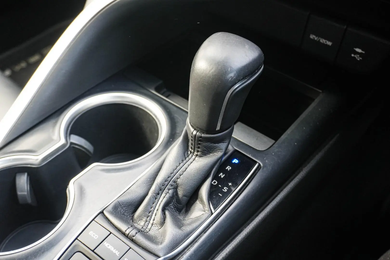 2017 Toyota Camry Gallery Image 18