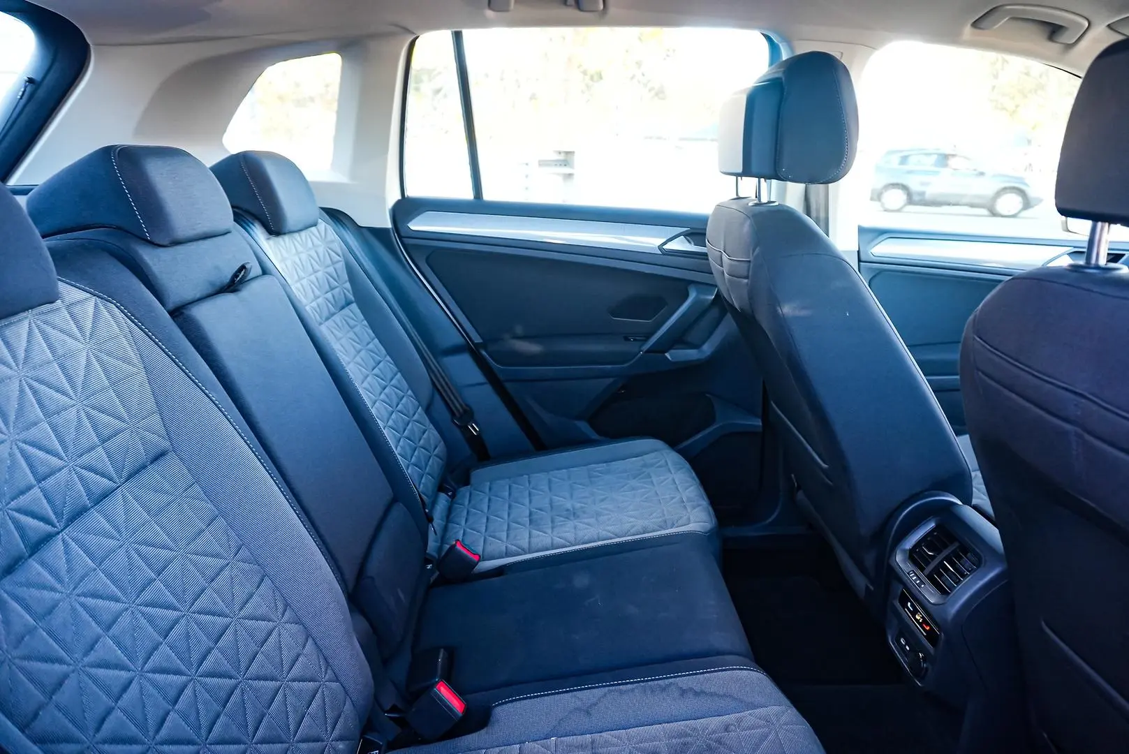 2023 Volkswagen Tiguan Gallery Image 8