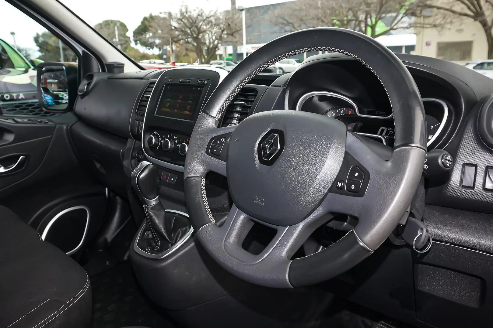 2022 Renault Trafic Gallery Image 6