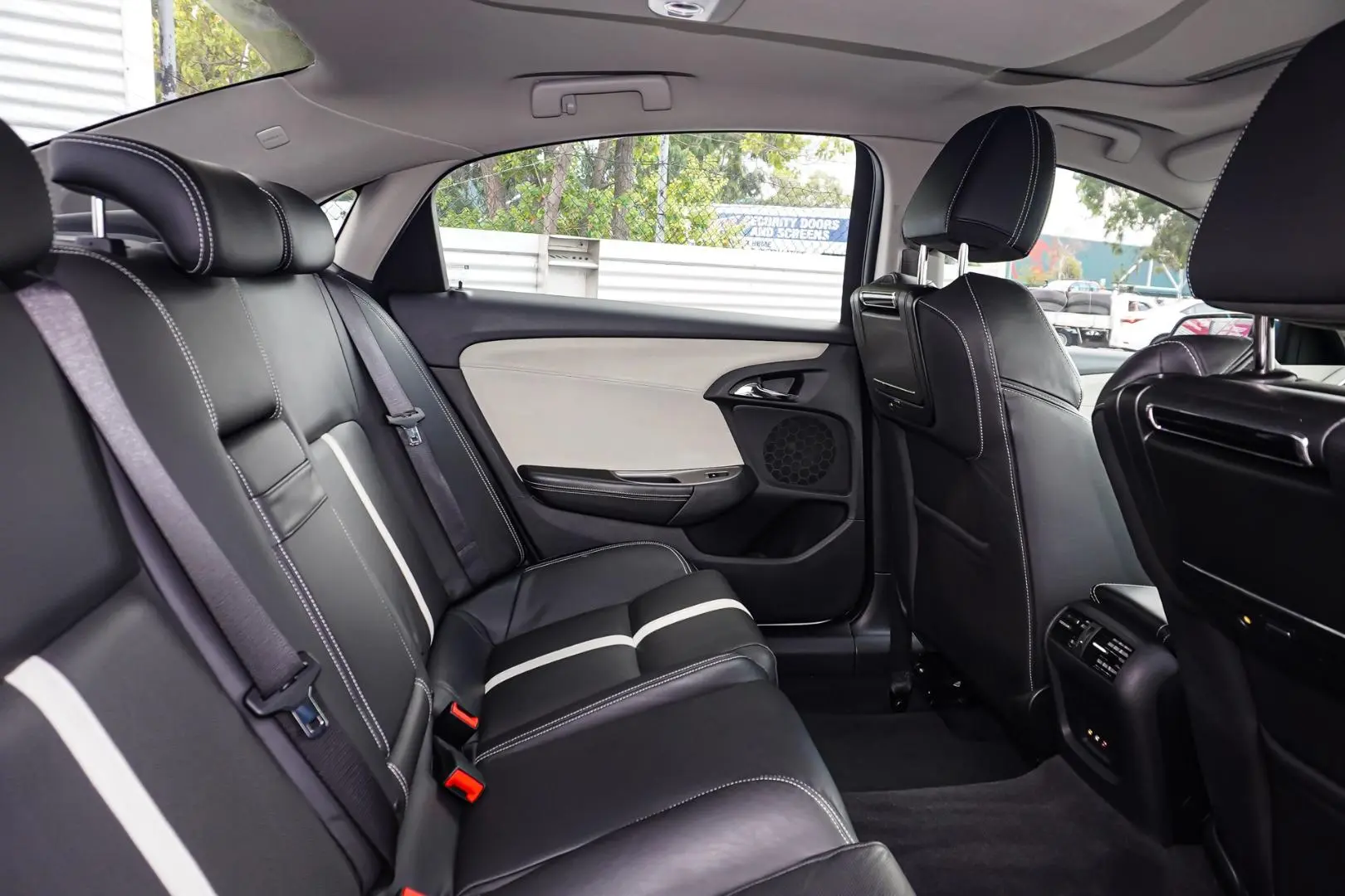 2015 Holden Caprice Gallery Image 8