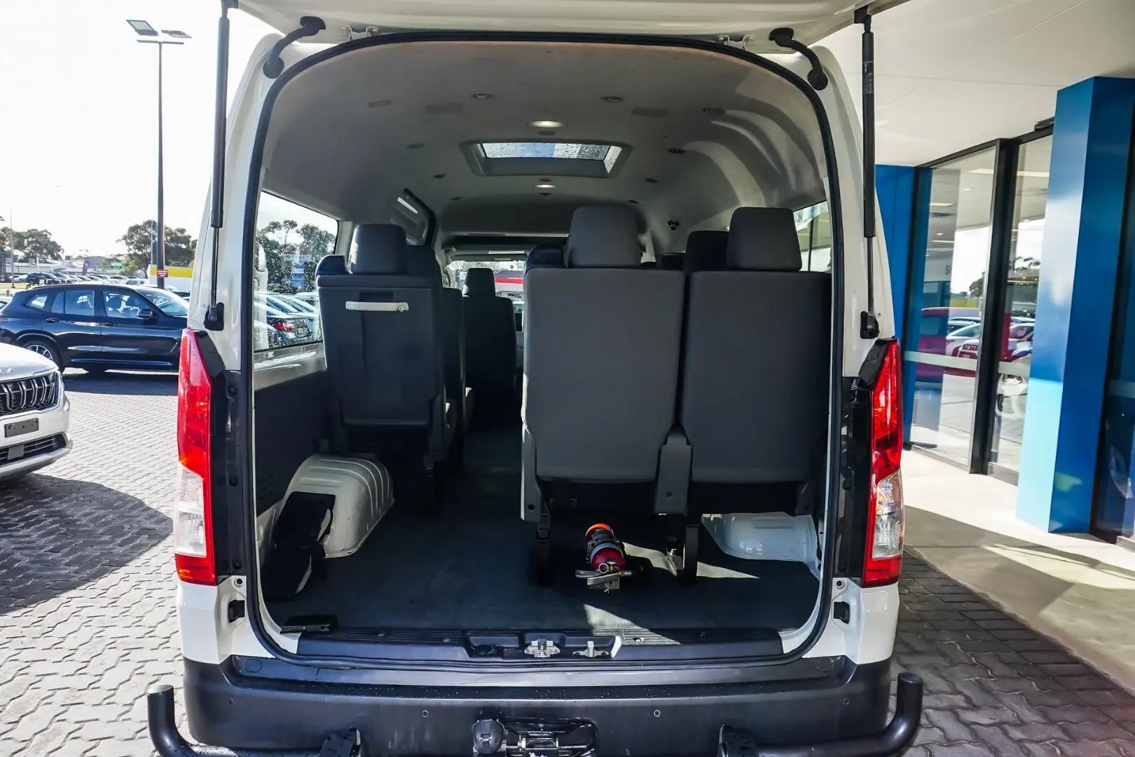 2019 Toyota Hiace Gallery Image 7