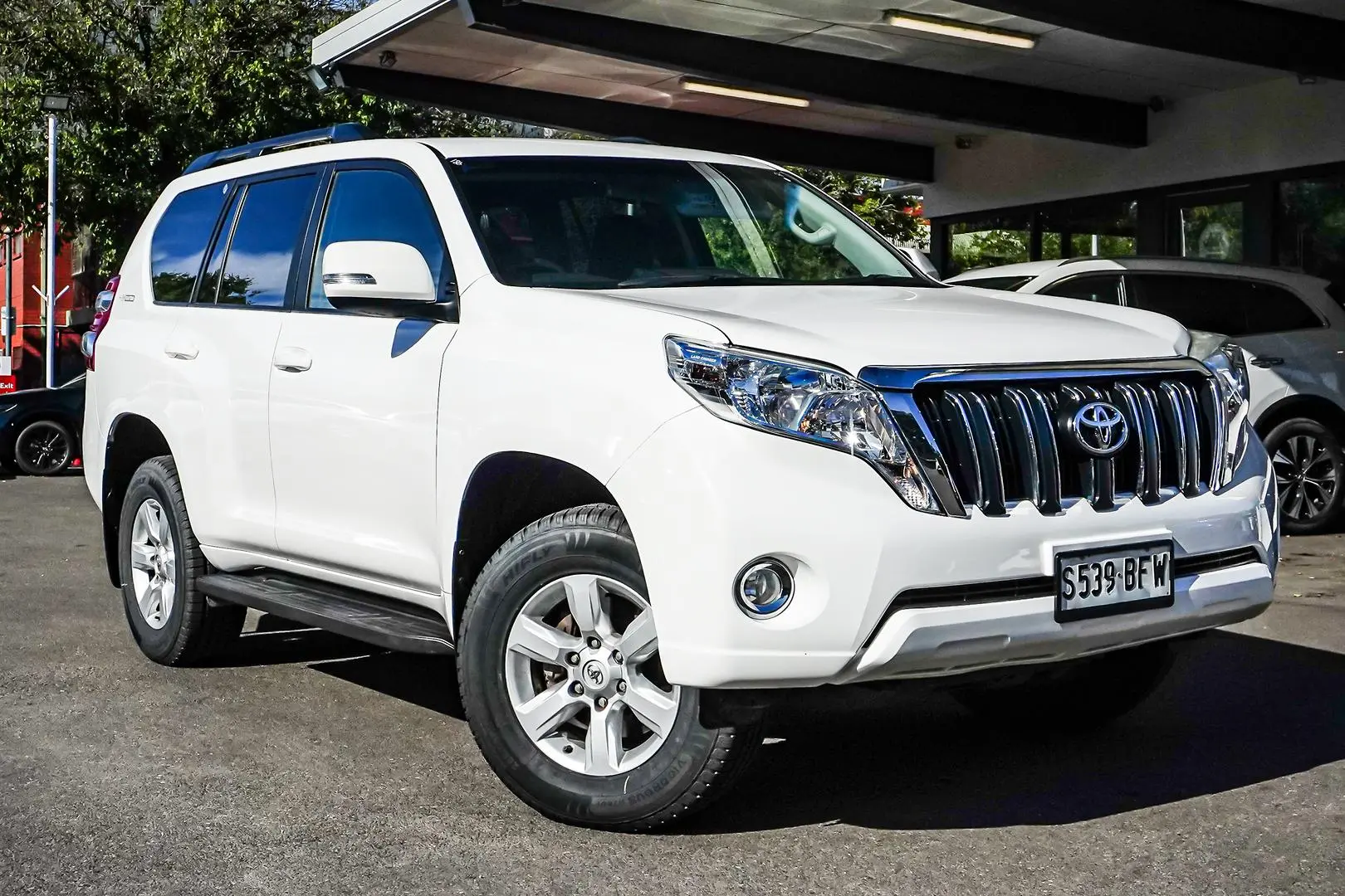 2015 Toyota Landcruiser Prado Gallery Image 2