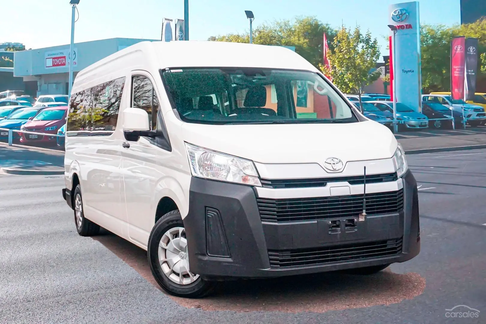 2019 Toyota Hiace Image 1