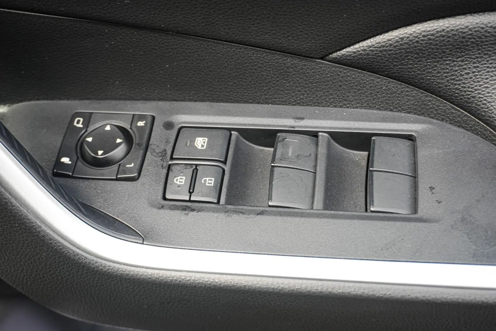 2020 Toyota RAV4 Gallery Image 16