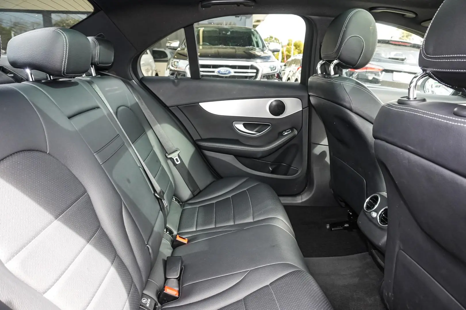 2016 Mercedes-Benz C-Class Gallery Image 7