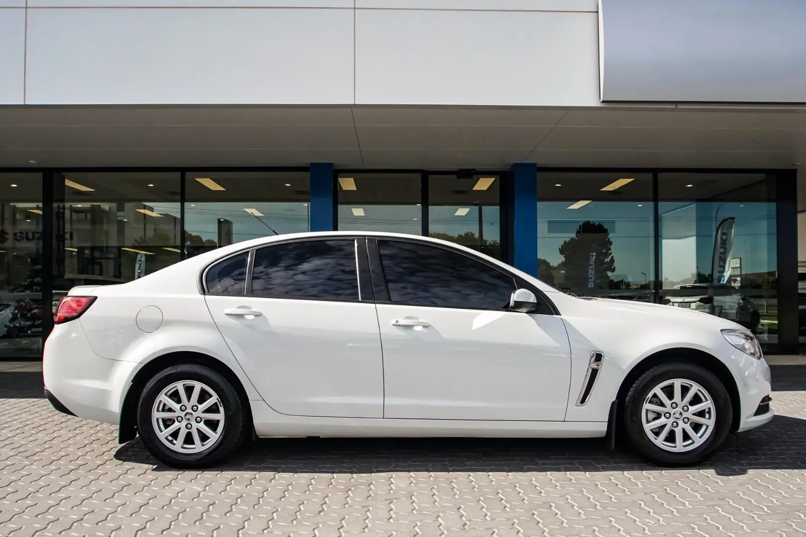 2017 Holden Commodore Gallery Image 3